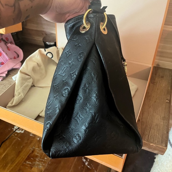 Pristine condition all black authentic Louis Vuitton leather Artsy - Picture 13 of 13